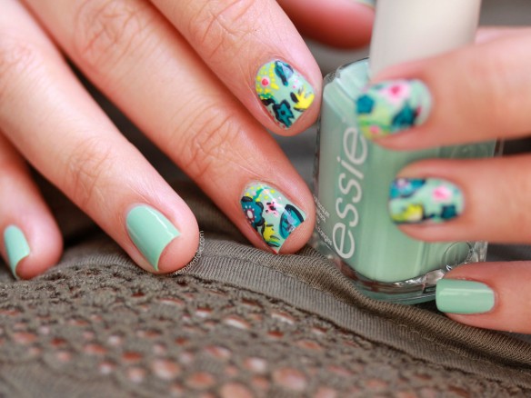 Tropical Nails ! // Mint Candy apple (Essie)